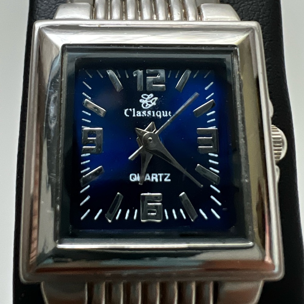 Classique Vintage Silver Quartz Men’s Watch (Tested/Working) - Picture 3 of 6